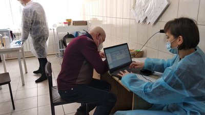 48 людей отримали три дози вакцини від COVID-19 в Ужгородській поліклініці 48 людей отримали три дози вакцини від COVID-19 в Ужгородській поліклініці