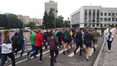 У Рівному напередодні Дня пам'яті захисників стартував патріотичний забіг У Рівному напередодні Дня пам'яті захисників стартував патріотичний забіг