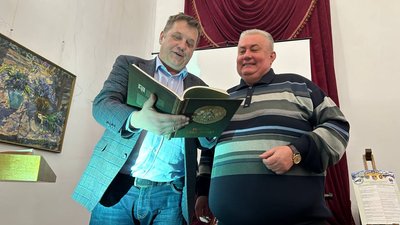 У замку на Рівненщині упродовж місяця експонуватимуть "Малий Кобзар", якому понад сотня років У замку на Рівненщині упродовж місяця експонуватимуть "Малий Кобзар", якому понад сотня років