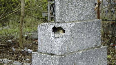 Ракета на кладовище в Одесі: що розповіли люди, які прийшли на могили рідних. ВІДЕО Ракета на кладовище в Одесі: що розповіли люди, які прийшли на могили рідних. ВІДЕО