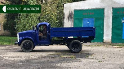 Ретро-вантажівку реставрували для центру легеневих хвороб