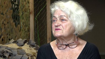 Жінка з автоматом: історія Валентини Костянтиновської з Маріуполя Жінка з автоматом: історія Валентини Костянтиновської з Маріуполя