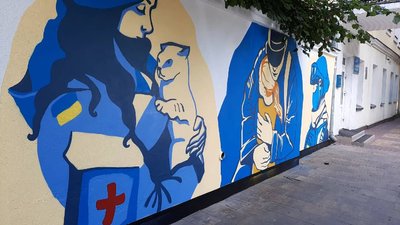 У Хмельницькому створили патріотичні стінописи