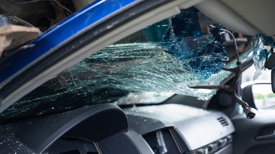 Водій загинув: на Чернігівщині автівка виїхала на зустрічну та з'їхала в кювет