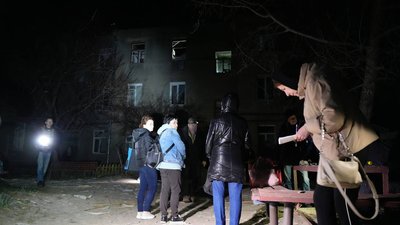 Чотириповерхівка, пошкоджена влучанням "Шахеда", у Новобаварському районі Харкова Чотириповерхівка, пошкоджена влучанням "Шахеда", у Новобаварському районі Харкова