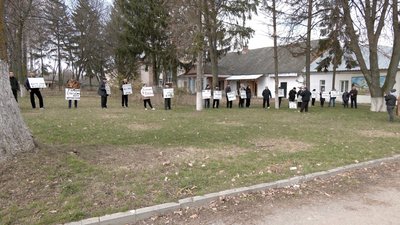 "Ми за справедливість": чому на Вінниччині мешканці села проти знесення будівлі, яка в аварійному стані "Ми за справедливість": чому на Вінниччині мешканці села проти знесення будівлі, яка в аварійному стані
