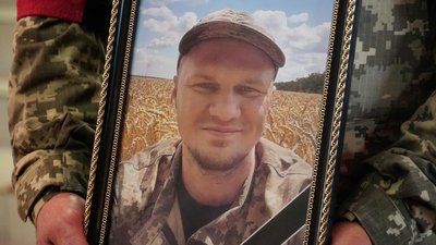 У Мукачеві попрощалися із полеглим на війні Євгеном Левдіковим