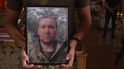 У Хмельницькому попрощалися із загиблими захисниками Василем Слободою та Олегом Нагорним У Хмельницькому попрощалися із загиблими захисниками Василем Слободою та Олегом Нагорним
