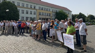 Військовослужбовці-пенсіонери вийшли на акцію в Ужгороді: що вимагали Військовослужбовці-пенсіонери вийшли на акцію в Ужгороді: що вимагали