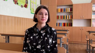 Випускниця ліцею №5 у Прилуках Анастасія Ромашко Випускниця ліцею №5 у Прилуках Анастасія Ромашко