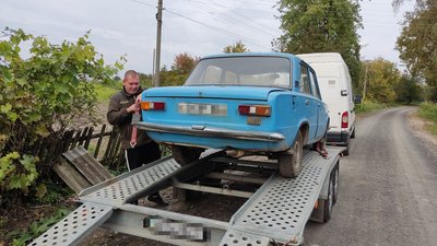 Родина волинян вирішила передати для ЗСУ автомобіль покійного діда Родина волинян вирішила передати для ЗСУ автомобіль покійного діда