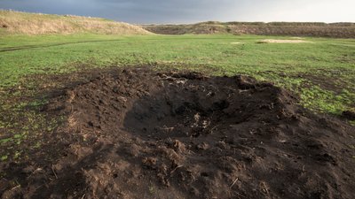 Окупанти пошкодили земляні укріплення Олексіївської фортеці на Харківщині Окупанти пошкодили земляні укріплення Олексіївської фортеці на Харківщині