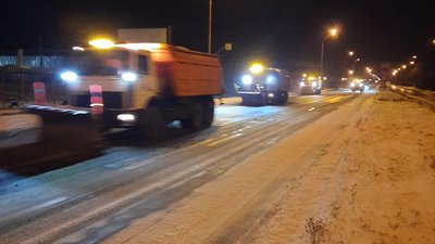 На дороги вийшла додаткова техніка. У Києві долають наслідки снігопаду На дороги вийшла додаткова техніка. У Києві долають наслідки снігопаду