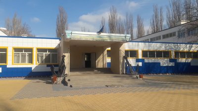 На території школи в Одесі знайшли пляму з хімічних реактивів: учнів евакуювали
