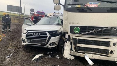 На Херсонщині під час дорожньої аварії загинула сім'я з Кіровоградщини На Херсонщині під час дорожньої аварії загинула сім'я з Кіровоградщини