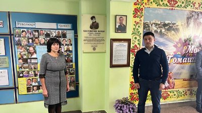 Воїну армії УНР: у ліцеї на Вінниччині встановили пам'ятну дошку