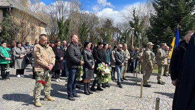 В Ужгороді попрощалися з воїном ЗСУ Максимом Дубовим В Ужгороді попрощалися з воїном ЗСУ Максимом Дубовим