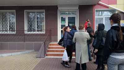 Хроніки карантину в Одесі: черги в аптеки, банки та робота підпільно Хроніки карантину в Одесі: черги в аптеки, банки та робота підпільно