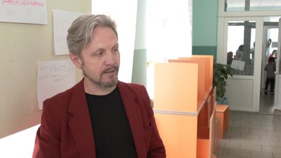“У них повинно бути дитинство”. На Дніпропетровщині ілюзіоніст з Харкова відволікає дітей від війни