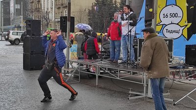 "Тидищ за права": працівники театрів вийшли з концертом у центр Харкова "Тидищ за права": працівники театрів вийшли з концертом у центр Харкова
