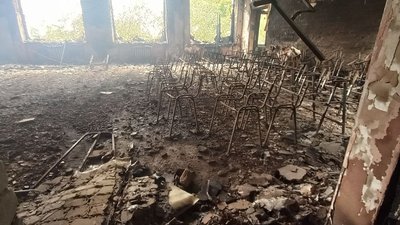 Рятувальники розібрали завали на території двох шкіл в Ізюмі на Харківщині Рятувальники розібрали завали на території двох шкіл в Ізюмі на Харківщині