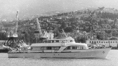В Одесі під час Sea Breeze-2021 водолази підняли з моря затонулий "катер Брежнєва" В Одесі під час Sea Breeze-2021 водолази підняли з моря затонулий "катер Брежнєва"