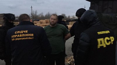 У Дніпрі затримали сімох людей, підозрюваних у рейдерському захопленні ринку
