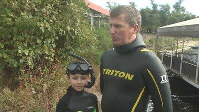 У Запоріжжі провели підводний суботник. З дна Дніпра підняли понад тонну сміття У Запоріжжі провели підводний суботник. З дна Дніпра підняли понад тонну сміття