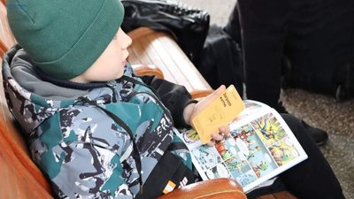 На Житомирщину прибув ще один евакуаційний потяг з переселенцями з Донеччини На Житомирщину прибув ще один евакуаційний потяг з переселенцями з Донеччини