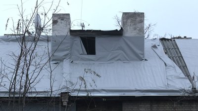 У Харкові з чотириповерхівки впав чоловік, який лагодив дах У Харкові з чотириповерхівки впав чоловік, який лагодив дах