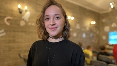 Представниця громадської організації Альона Соловйова. Представниця громадської організації Альона Соловйова.