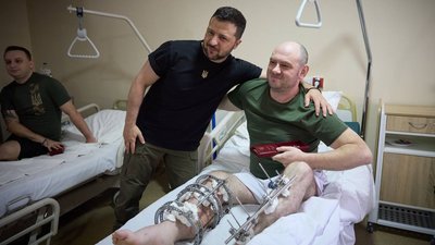 Зеленський відвідав реабілітаційний центр для військових в Івано-Франківську Зеленський відвідав реабілітаційний центр для військових в Івано-Франківську