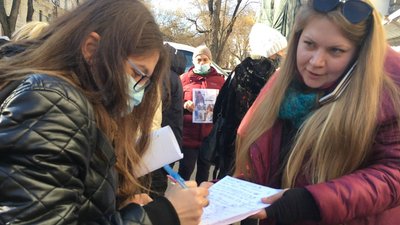 В Одесі мітингували проти бездіяльності поліції у справах жорстокого поводження з тваринами В Одесі мітингували проти бездіяльності поліції у справах жорстокого поводження з тваринами