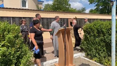 На Вінниччині священник УПЦ МП на похороні військового побив отця ПЦУ: розпочато розслідування На Вінниччині священник УПЦ МП на похороні військового побив отця ПЦУ: розпочато розслідування