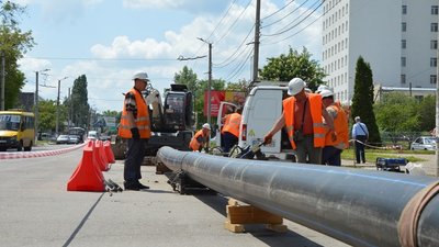 Міняють водогін, що не працював п’ять років. У Кропивницькому почали капітальний ремонт Вокзальної Міняють водогін, що не працював п’ять років. У Кропивницькому почали капітальний ремонт Вокзальної