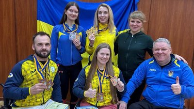 Переможці волинської команди і тренер Олексій Сундієв