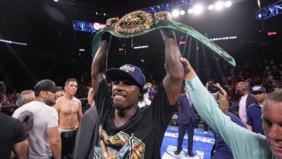 Джермалл Чарло, американський чемпіон світу за версією WBC у середній ваговій категорії.