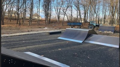У місті на Буковині облаштували скейт-парк У місті на Буковині облаштували скейт-парк