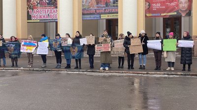 У Полтаві влаштували акцію на підтримку військовополонених У Полтаві влаштували акцію на підтримку військовополонених