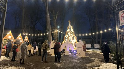Арт-ялинку засвітли уже втретє Арт-ялинку засвітли уже втретє