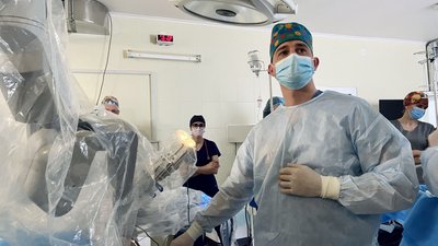 Жінку прооперували за допомогою робота "Da Vinci" Жінку прооперували за допомогою робота "Da Vinci"
