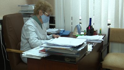 "Змінювалися підходи та схеми лікування" – про рік карантину головна інфекціоністка Сумської області