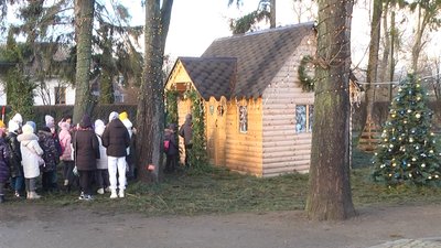 Святий Миколай зустрічає дітей у будиночку на території замку князів Острозьких у Старокостянтинові