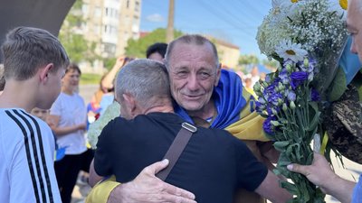На Вінниччині зустріли звільненого з полону оборонця Петра Кривенького
