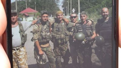 "Поля палали, а хлопці вмирали на руках": спогади черкаського ветерана АТО "Іловайський котел" "Поля палали, а хлопці вмирали на руках": спогади черкаського ветерана АТО "Іловайський котел"