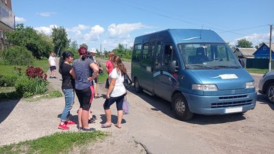 Через обстріли мешканці Білопілля на Сумщині евакуюються у безпечні місця Через обстріли мешканці Білопілля на Сумщині евакуюються у безпечні місця