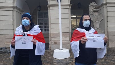 "Підвіз бабусю — винен": акція на підтримку політв'язнів Білорусі "Підвіз бабусю — винен": акція на підтримку політв'язнів Білорусі