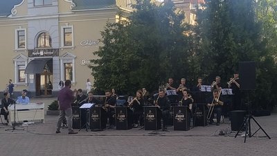 Джаз під викритим небом: у середмісті Черкас виступив оркестр Джаз під викритим небом: у середмісті Черкас виступив оркестр