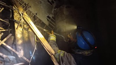 У Торецьку вогнеборці з пожежі врятували двох дрослих та двох дітей