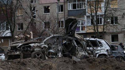 Побиті машини в Балаклії після російського удару Побиті машини в Балаклії після російського удару